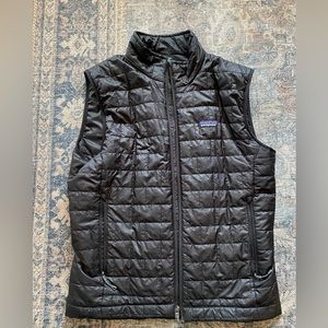 Men's Black Patagonia Nano puff Insulator Vest (Medium)